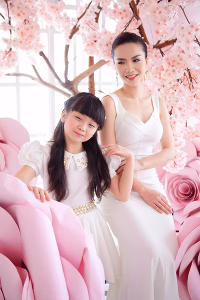 Yến Trang khoe sắc kiêu sa bên học trò cưng ảnh 6