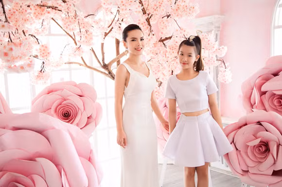 Yến Trang khoe sắc kiêu sa bên học trò cưng ảnh 3