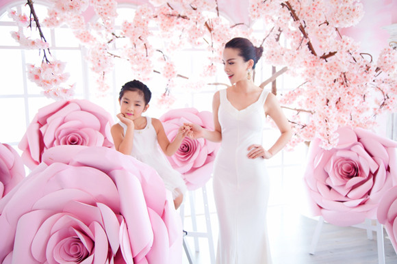 Yến Trang khoe sắc kiêu sa bên học trò cưng ảnh 8