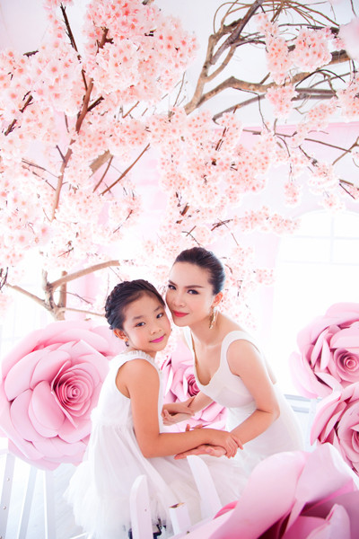 Yến Trang khoe sắc kiêu sa bên học trò cưng ảnh 7