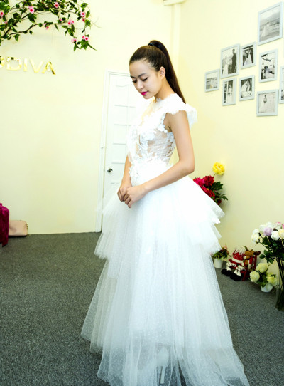 Hoàng Thuỳ Linh khoe đường cong gợi cảm ảnh 12 Hoàng Thuỳ Linh khoe đường cong gợi cảm ảnh 12