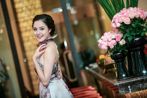 Á hậu Hoàng Anh vai trần gợi cảm đi dự sự kiện ảnh 5