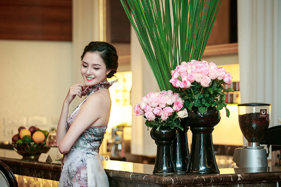 Á hậu Hoàng Anh vai trần gợi cảm đi dự sự kiện ảnh 4