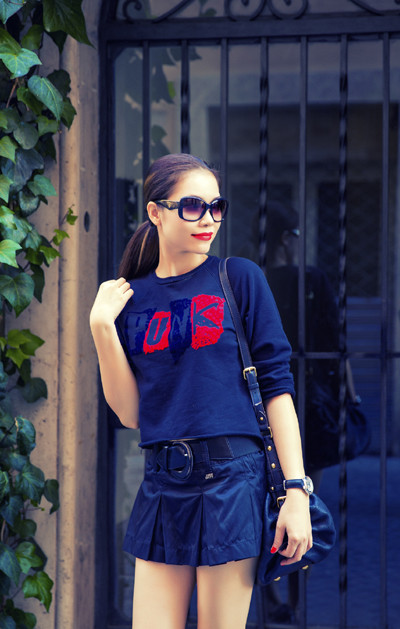 Quách An An diện váy siêu ngắn khoe chân dài trên phố ảnh 2 Quách An An diện váy siêu ngắn khoe chân dài trên phố ảnh 2