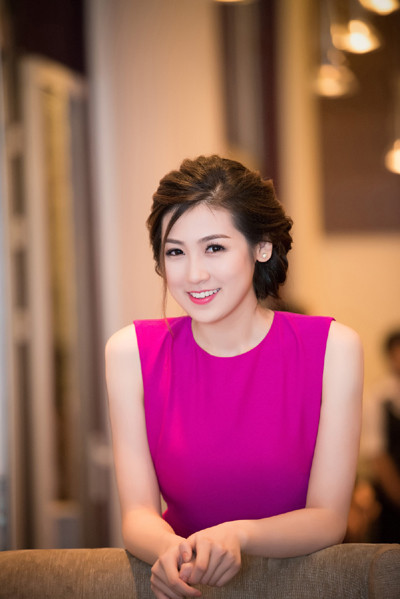Á hậu Tú Anh "kín trước hở sau" khoe nhan sắc ngọt ngào ảnh 8
