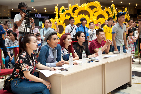 Khánh Thi diện… yếm trẻ trung đi tìm thí sinh bước nhảy hoàn vũ ảnh 6