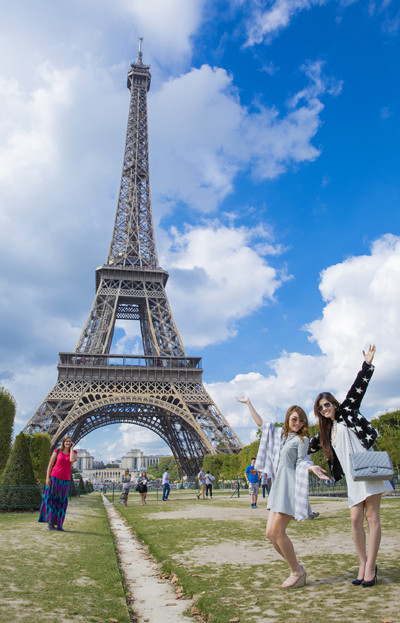 Oanh Yến, Kỳ Hân, Đinh Minh Quân hội ngộ Jennifer Chung tại Paris ảnh 8