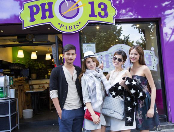 Oanh Yến, Kỳ Hân, Đinh Minh Quân hội ngộ Jennifer Chung tại Paris ảnh 1