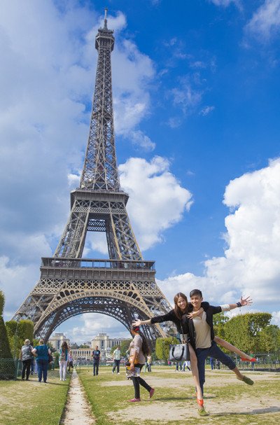 Oanh Yến, Kỳ Hân, Đinh Minh Quân hội ngộ Jennifer Chung tại Paris ảnh 9