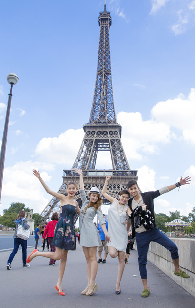 Oanh Yến, Kỳ Hân, Đinh Minh Quân hội ngộ Jennifer Chung tại Paris ảnh 6