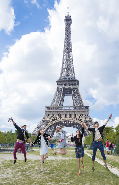 Oanh Yến, Kỳ Hân, Đinh Minh Quân hội ngộ Jennifer Chung tại Paris ảnh 7