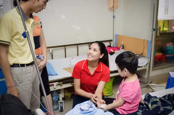 Hoa hậu biển Nguyễn Thị Loan tích cực kêu gọi hiến máu nhân đạo ảnh 5