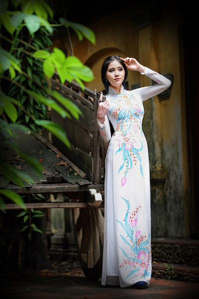 Á khôi Hoàng Hạnh khoe vẻ đẹp thuần khiết với áo dài ảnh 4