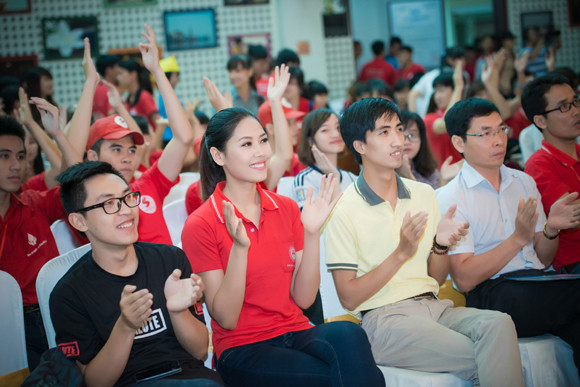 Hoa hậu biển Nguyễn Thị Loan tích cực kêu gọi hiến máu nhân đạo ảnh 1