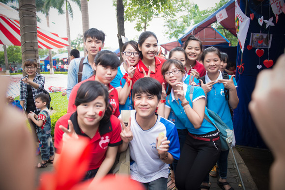 Hoa hậu biển Nguyễn Thị Loan tích cực kêu gọi hiến máu nhân đạo ảnh 11