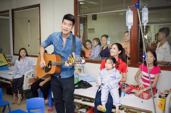 Hoa hậu biển Nguyễn Thị Loan tích cực kêu gọi hiến máu nhân đạo ảnh 8