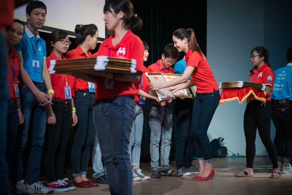 Hoa hậu biển Nguyễn Thị Loan tích cực kêu gọi hiến máu nhân đạo ảnh 4