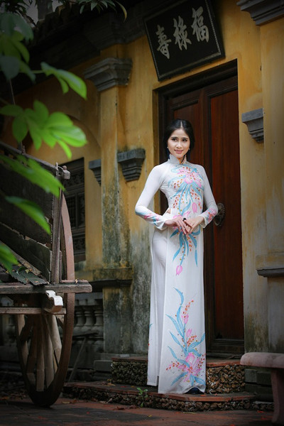 Á khôi Hoàng Hạnh khoe vẻ đẹp thuần khiết với áo dài ảnh 3