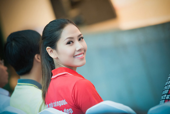 Hoa hậu biển Nguyễn Thị Loan tích cực kêu gọi hiến máu nhân đạo ảnh 2