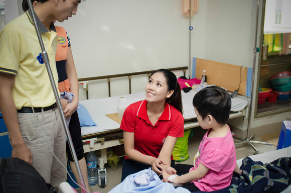 Hoa hậu biển Nguyễn Thị Loan tích cực kêu gọi hiến máu nhân đạo ảnh 5