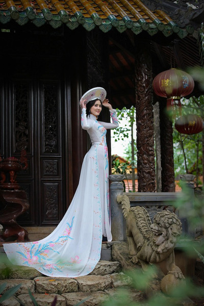 Á khôi Hoàng Hạnh khoe vẻ đẹp thuần khiết với áo dài ảnh 7