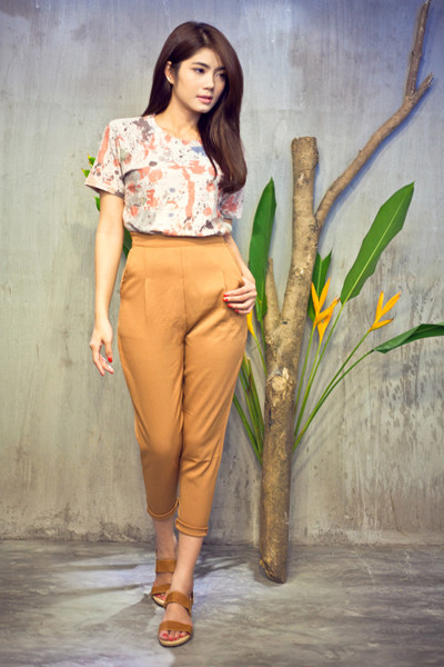 Người mẫu Phương Linh rạng rỡ với trang phục mùa hè ảnh 4 Người mẫu Phương Linh rạng rỡ với trang phục mùa hè ảnh 4