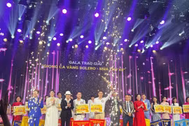 Quán quân Giọng ca vàng Bolero Phạm Ngọc Anh: Không bao giờ là quá muộn để theo đuổi đam mê