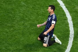 Lautaro Martinez ấn định chiến thắng ngược kinh điển 2-1 cho Argentina (Ảnh: The Guardian)