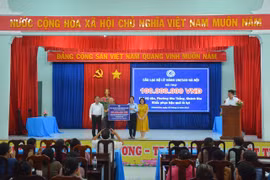 CLB Lữ hành UNESCO Hà Nội sẻ chia cùng đồng bào vùng lũ Nha Trang