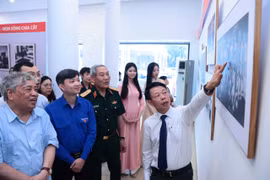 Triển lãm ảnh “51 năm - Bản hùng ca thống nhất”: Lịch sử hiện diện trong từng câu chuyện