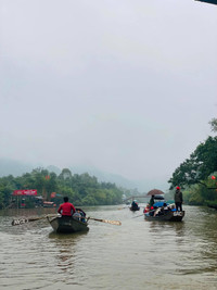 Khung cảnh vắng vẻ của chùa Hương trước giờ chính thức mở cửa trở lại