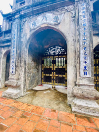 Khung cảnh vắng vẻ của chùa Hương trước giờ chính thức mở cửa trở lại