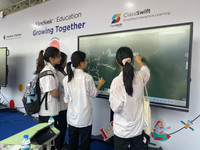 Hào hứng trải nghiệm tại Ngày hội công nghệ thông tin và STEM Hà Nội