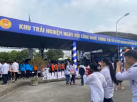 Hào hứng trải nghiệm tại Ngày hội công nghệ thông tin và STEM Hà Nội