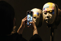 70 chiếc mặt nạ tại triển lãm 