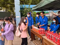 Những hình ảnh cảm động trong ngày đầu thi tốt nghiệp THPT 