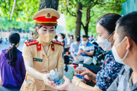 Những hình ảnh cảm động trong ngày đầu thi tốt nghiệp THPT 