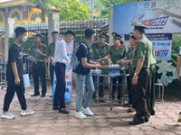 Những hình ảnh cảm động trong ngày đầu thi tốt nghiệp THPT 