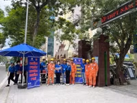 Những hình ảnh cảm động trong ngày đầu thi tốt nghiệp THPT 