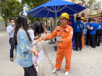 Những hình ảnh cảm động trong ngày đầu thi tốt nghiệp THPT 