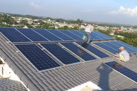Sản lượng điện mặt trời mái nhà dư thừa được bán đến 50%