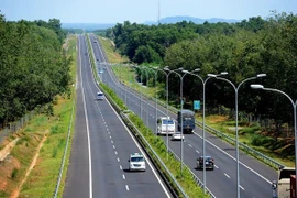 Đề nghị có giải pháp cung cấp nhiên liệu tại 2 trạm dừng nghỉ trên tuyến cao tốc TP.HCM - Long Thành -Dầu Giây