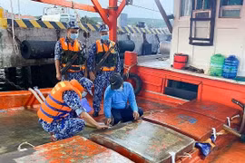 Giá xăng dầu biến động mạnh, ngăn chặn buôn lậu xăng dầu qua biên giới