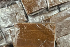 Phát hiện số lượng lớn hàng hóa nghi là cao nấu từ xương động vật