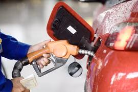 Đẩy nhanh bổ sung dự trữ quốc gia xăng dầu