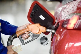 Đẩy nhanh bổ sung dự trữ quốc gia xăng dầu