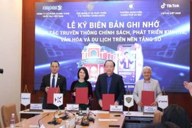 Khai trương không gian trưng bày, livestream "Sức sống hàng Việt”
