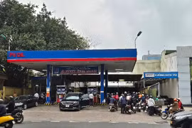 "Chi đậm" quỹ bình ổn, giá xăng tăng hơn 2.000 đồng/lít