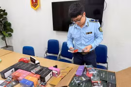 Phát hiện hàng trăm sản phẩm thuốc lá điện tử bị cấm lưu thông tại khu vực phường Cửa Nam