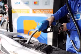 Xăng dầu đồng loạt giảm giá mạnh, RON95 về sát 23.000 đồng/lít